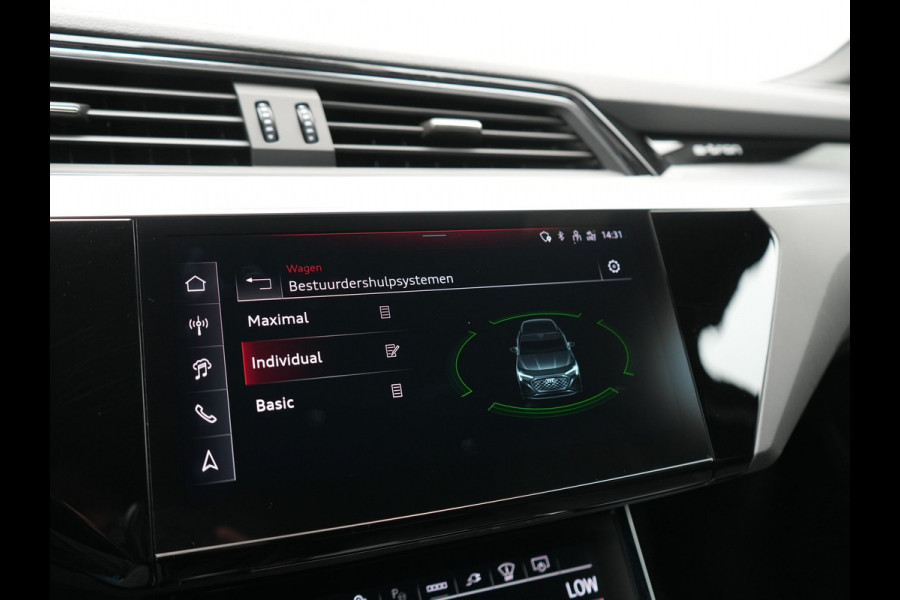 Audi Q8 e-tron 55 quattro S Line 114 kWh Dealer O.H | Trekhaak Afn. | Luchtvering | 360 Camera | Head Up | Adaptive Cruise | Matrix LED | Alcantara Sportstoelen Verwarmd | Apple Carplay | Keyless | Blis | Navigatie | Virtual | DAB | 20"L.M |