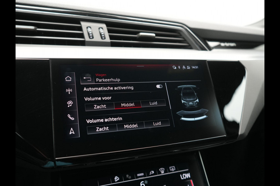 Audi Q8 e-tron 55 quattro S Line 114 kWh Dealer O.H | Trekhaak Afn. | Luchtvering | 360 Camera | Head Up | Adaptive Cruise | Matrix LED | Alcantara Sportstoelen Verwarmd | Apple Carplay | Keyless | Blis | Navigatie | Virtual | DAB | 20"L.M |