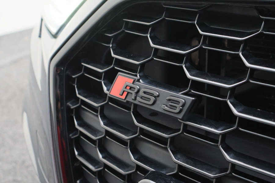 Audi RS3 Sportback 2.5 TFSI Quattro Panoramadak, Virtual Cokcpit, Leer, ACC, B&O, Apple CarPlay, Camera, Keyless, 19"