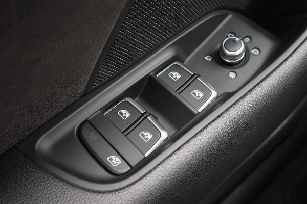 Audi RS3 Sportback 2.5 TFSI Quattro Panoramadak, Virtual Cokcpit, Leer, ACC, B&O, Apple CarPlay, Camera, Keyless, 19"