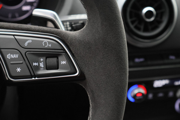 Audi RS3 Sportback 2.5 TFSI Quattro Panoramadak, Virtual Cokcpit, Leer, ACC, B&O, Apple CarPlay, Camera, Keyless, 19"