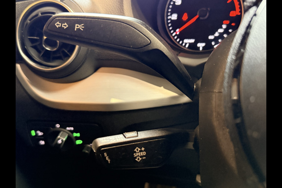 Audi Q2 35 TFSI CoD Sport S line Edition  | 150 PK | Automaat | 1e eigenaar | NAP | Stoelverwarming eigenaar met NAP.