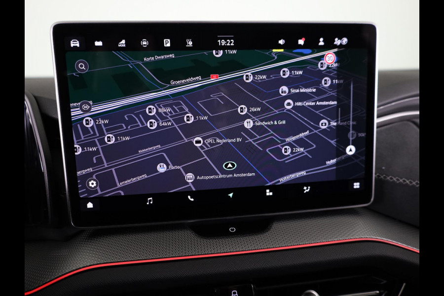 Škoda Kodiaq 1.5 TSI PHEV Sportline Business 204 pk Automaat (DSG) | Verlengde garantie | Navigatie | Panoramadak | Trekhaak (wegklapbaar) | Parkeersensoren | Achteruitrijcamera | Adaptieve cruise control | Stoelverwarming v/a |