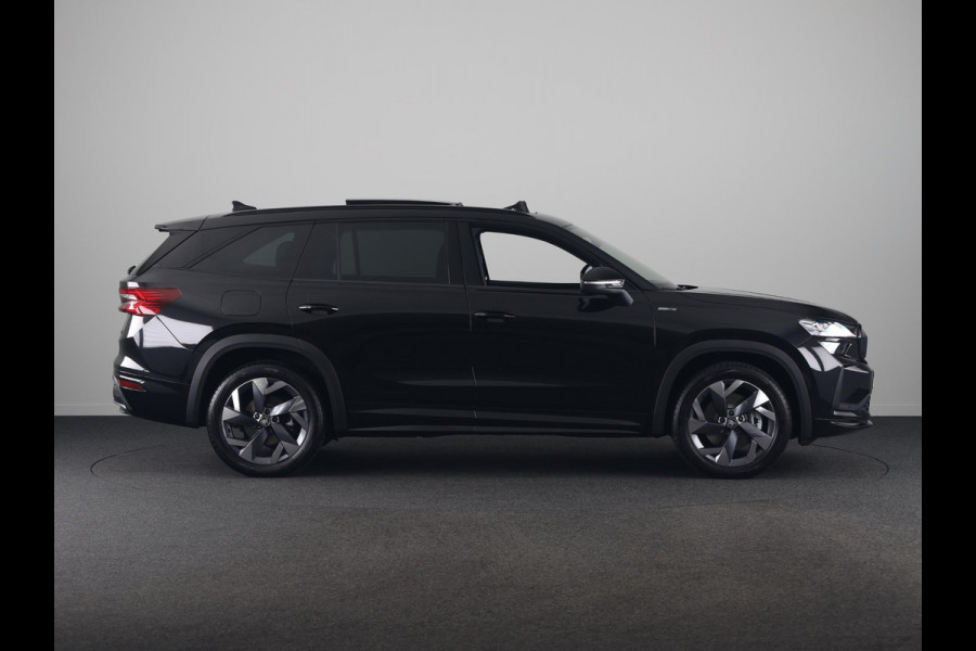 Škoda Kodiaq 1.5 TSI PHEV Sportline Business 204 pk Automaat (DSG) | Verlengde garantie | Navigatie | Panoramadak | Trekhaak (wegklapbaar) | Parkeersensoren | Achteruitrijcamera | Adaptieve cruise control | Stoelverwarming v/a |