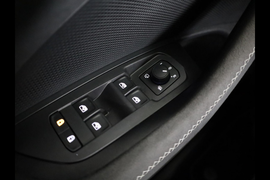 Škoda Kodiaq 1.5 TSI PHEV Sportline Business 204 pk Automaat (DSG) | Verlengde garantie | Navigatie | Panoramadak | Trekhaak (wegklapbaar) | Parkeersensoren | Achteruitrijcamera | Adaptieve cruise control | Stoelverwarming v/a |