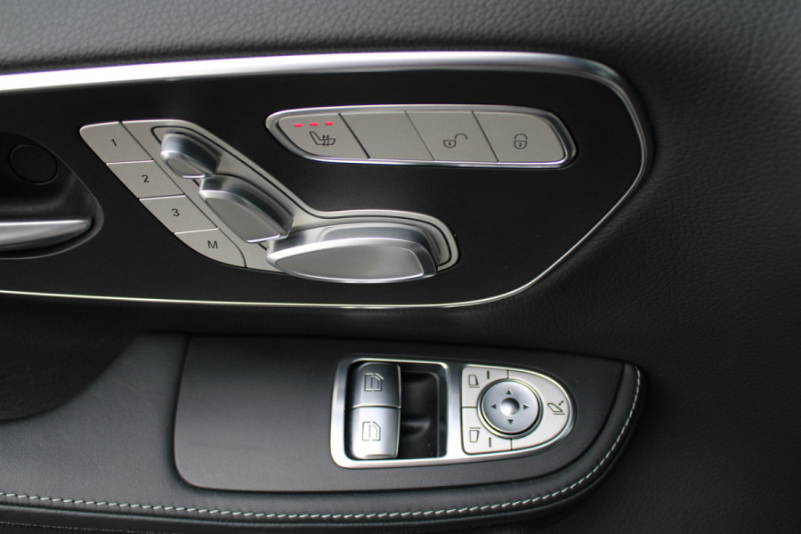 Mercedes-Benz V-Klasse 300d / AMG / Exclusive / 7-Pers / 4-Matic / Luchtv / Elec Stoel / Burmester / Vol Opties / NIEUWSTAAT
