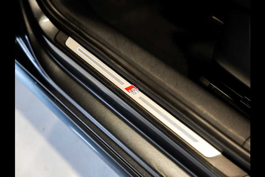 Audi A4 Avant 35 TFSI S-Line edition / 150pk / NAP / Panorama dak / Sfeerverlichting / Stoelverwarming / Achteruitrij camera /