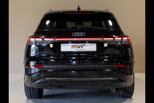 Audi Q4 e-tron 40 S-Line Competition 77 kWh SOH 93% / 204pk / Achteruitrij camera / Ruitjesbekleding / Head-up display /