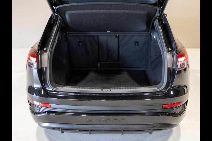 Audi Q4 e-tron 40 S-Line Competition 77 kWh SOH 93% / 204pk / Achteruitrij camera / Ruitjesbekleding / Head-up display /