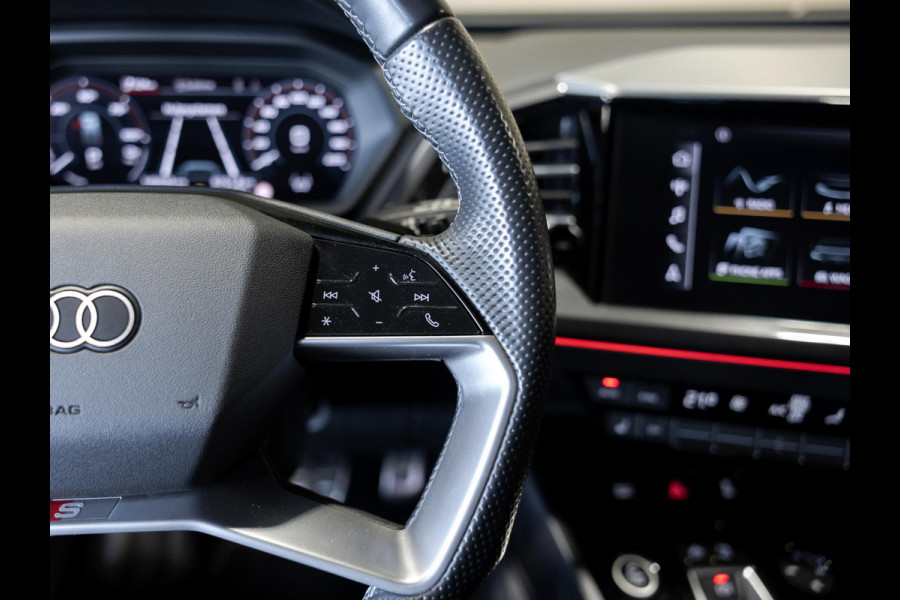 Audi Q4 e-tron 40 S-Line Competition 77 kWh SOH 93% / 204pk / Achteruitrij camera / Ruitjesbekleding / Head-up display /