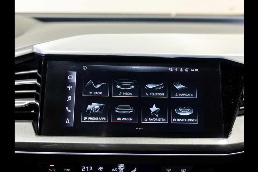 Audi Q4 e-tron 40 S-Line Competition 77 kWh SOH 93% / 204pk / Achteruitrij camera / Ruitjesbekleding / Head-up display /