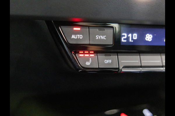 Audi Q4 e-tron 40 S-Line Competition 77 kWh SOH 93% / 204pk / Achteruitrij camera / Ruitjesbekleding / Head-up display /
