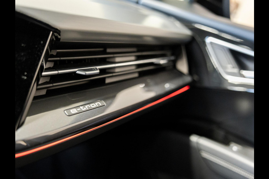 Audi Q4 e-tron 40 S-Line Competition 77 kWh SOH 93% / 204pk / Achteruitrij camera / Ruitjesbekleding / Head-up display /