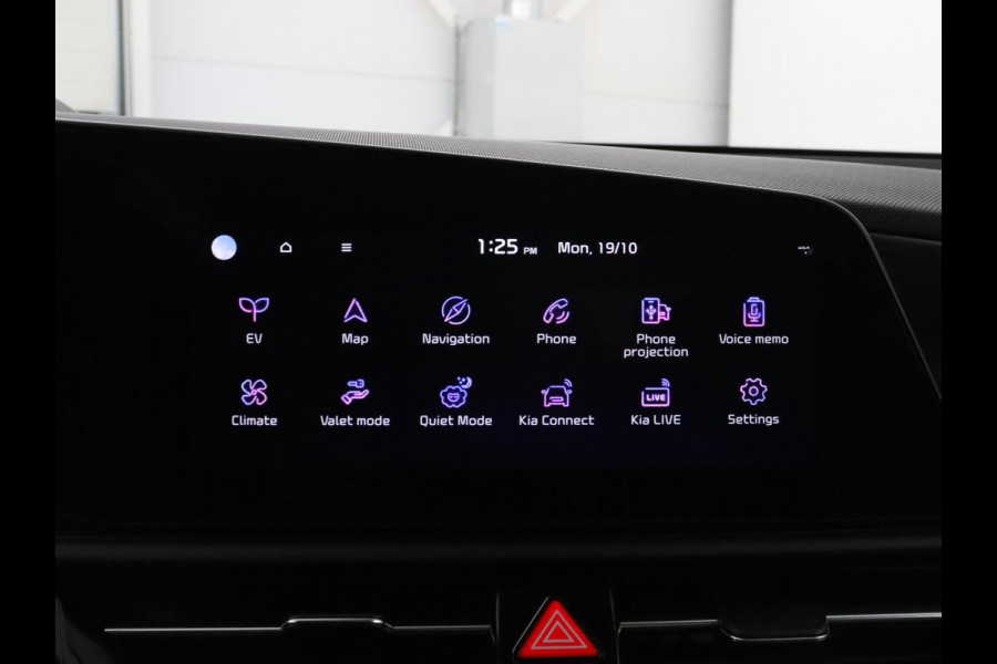 Kia Niro EV DynamicLine 64.8 kWh | SOH 95,4% | Half leder | Adaptive cruise | Trekhaak | Camera | Park assist | Climate control | Carplay | Full LED