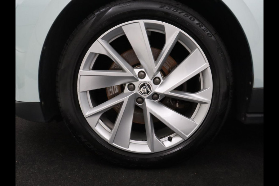 Škoda Enyaq iV 60 | SOH 91,8% | Cruise control | Stuur/stoel verwarming | Camera | Park assist | Sfeerverlichting | Climate control | Carplay