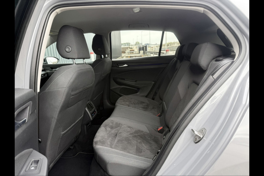 Volkswagen Golf 1.5 eTSI Style 150pk DSG 2020 Grijs MemoryIQ