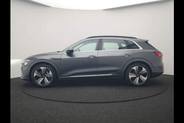 Audi Q8 e-tron 55 quattro S Line 114 kWh Dealer O.H | Trekhaak Afn. | Adaptive Cruise | Matrix LED | Head Up | 360 Camera | Lederen Sportstoelen Memory & Ventilatie | Stuur & Stoelverwarming | Navigatie | Virtual | DAB | 21"L.M |