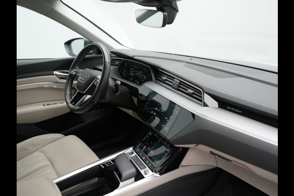 Audi Q8 e-tron 55 quattro S Line 114 kWh Dealer O.H | Trekhaak Afn. | Adaptive Cruise | Matrix LED | Head Up | 360 Camera | Lederen Sportstoelen Memory & Ventilatie | Stuur & Stoelverwarming | Navigatie | Virtual | DAB | 21"L.M |