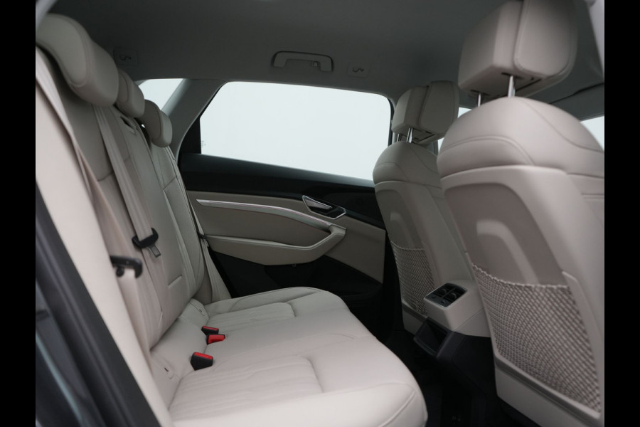 Audi Q8 e-tron 55 quattro S Line 114 kWh Dealer O.H | Trekhaak Afn. | Adaptive Cruise | Matrix LED | Head Up | 360 Camera | Lederen Sportstoelen Memory & Ventilatie | Stuur & Stoelverwarming | Navigatie | Virtual | DAB | 21"L.M |