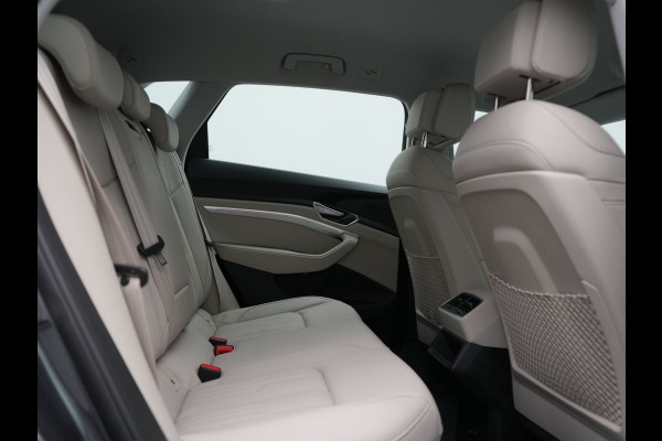 Audi Q8 e-tron 55 quattro S Line 114 kWh Dealer O.H | Trekhaak Afn. | Adaptive Cruise | Matrix LED | Head Up | 360 Camera | Lederen Sportstoelen Memory & Ventilatie | Stuur & Stoelverwarming | Navigatie | Virtual | DAB | 21"L.M |