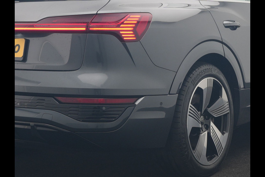 Audi Q8 e-tron 55 quattro S Line 114 kWh Dealer O.H | Trekhaak Afn. | Adaptive Cruise | Matrix LED | Head Up | 360 Camera | Lederen Sportstoelen Memory & Ventilatie | Stuur & Stoelverwarming | Navigatie | Virtual | DAB | 21"L.M |