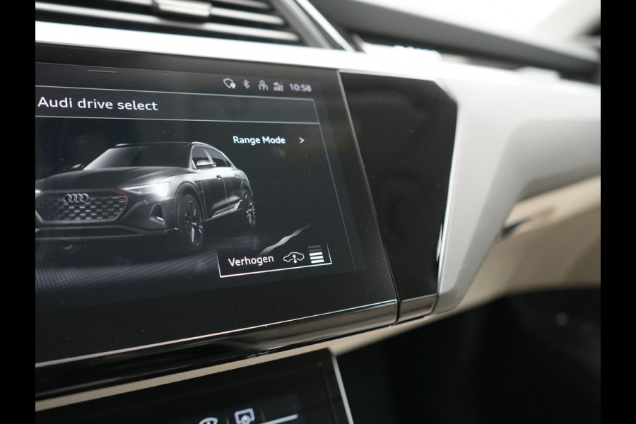 Audi Q8 e-tron 55 quattro S Line 114 kWh Dealer O.H | Trekhaak Afn. | Adaptive Cruise | Matrix LED | Head Up | 360 Camera | Lederen Sportstoelen Memory & Ventilatie | Stuur & Stoelverwarming | Navigatie | Virtual | DAB | 21"L.M |