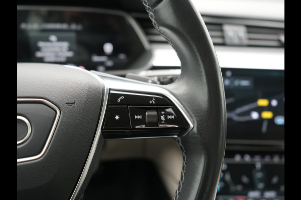 Audi Q8 e-tron 55 quattro S Line 114 kWh Dealer O.H | Trekhaak Afn. | Adaptive Cruise | Matrix LED | Head Up | 360 Camera | Lederen Sportstoelen Memory & Ventilatie | Stuur & Stoelverwarming | Navigatie | Virtual | DAB | 21"L.M |