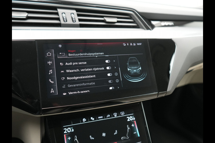 Audi Q8 e-tron 55 quattro S Line 114 kWh Dealer O.H | Trekhaak Afn. | Adaptive Cruise | Matrix LED | Head Up | 360 Camera | Lederen Sportstoelen Memory & Ventilatie | Stuur & Stoelverwarming | Navigatie | Virtual | DAB | 21"L.M |