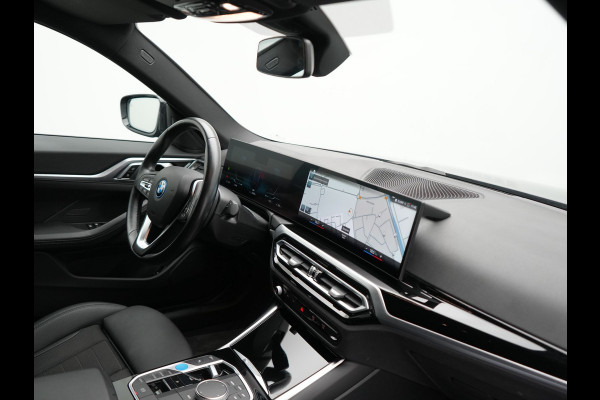 BMW i4 eDrive 35 70 kWh 286pk Dealer O.H | SOH 96,3% | Adaptive Cruise | Camera | Lederen Sportstoelen Verwarmd | Apple Carplay | Keyless | Navigatie | Virtual | DAB | 18"L.M |