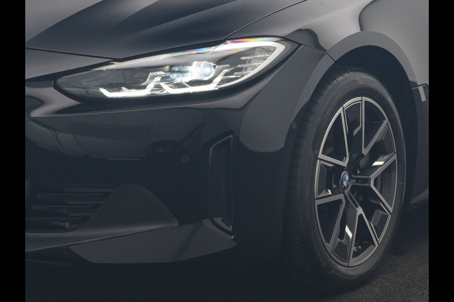 BMW i4 eDrive 35 70 kWh 286pk Dealer O.H | SOH 96,3% | Adaptive Cruise | Camera | Lederen Sportstoelen Verwarmd | Apple Carplay | Keyless | Navigatie | Virtual | DAB | 18"L.M |