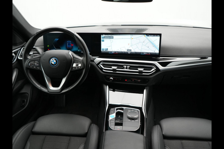 BMW i4 eDrive 35 70 kWh 286pk Dealer O.H | SOH 96,3% | Adaptive Cruise | Camera | Lederen Sportstoelen Verwarmd | Apple Carplay | Keyless | Navigatie | Virtual | DAB | 18"L.M |