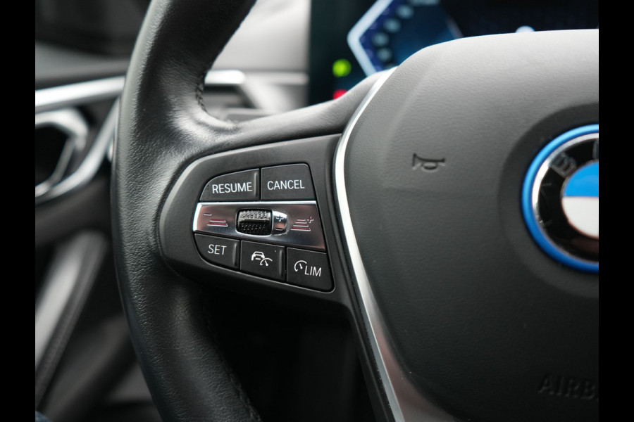 BMW i4 eDrive 35 70 kWh 286pk Dealer O.H | SOH 96,3% | Adaptive Cruise | Camera | Lederen Sportstoelen Verwarmd | Apple Carplay | Keyless | Navigatie | Virtual | DAB | 18"L.M |