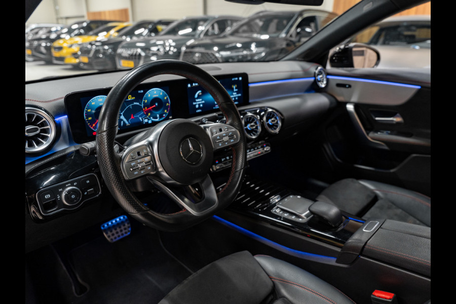 Mercedes-Benz CLA-Klasse CLA 180 AMG Line, Pano, Digi Dash, Voll Led, Apple Carplay, Android Auto, NAP, Cam, Volledig Onderhouden