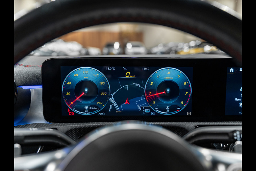 Mercedes-Benz CLA-Klasse CLA 180 AMG Line, Pano, Digi Dash, Voll Led, Apple Carplay, Android Auto, NAP, Cam, Volledig Onderhouden