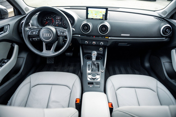 Audi A3 Sportback 35 TFSI Design Pro Line Automaat I Panoramadak I Leder I Adaptieve Cruise I Nanogrijs Metallic I 17 Inch I NAP