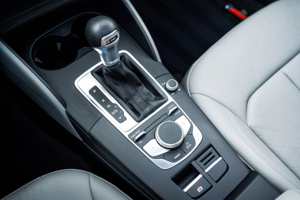 Audi A3 Sportback 35 TFSI Design Pro Line Automaat I Panoramadak I Leder I Adaptieve Cruise I Nanogrijs Metallic I 17 Inch I NAP