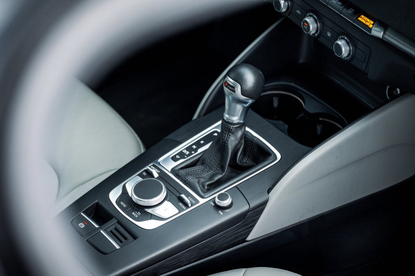 Audi A3 Sportback 35 TFSI Design Pro Line Automaat I Panoramadak I Leder I Adaptieve Cruise I Nanogrijs Metallic I 17 Inch I NAP