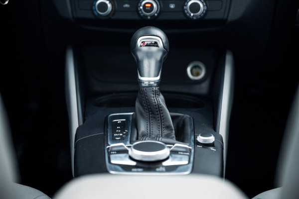 Audi A3 Sportback 35 TFSI Design Pro Line Automaat I Panoramadak I Leder I Adaptieve Cruise I Nanogrijs Metallic I 17 Inch I NAP