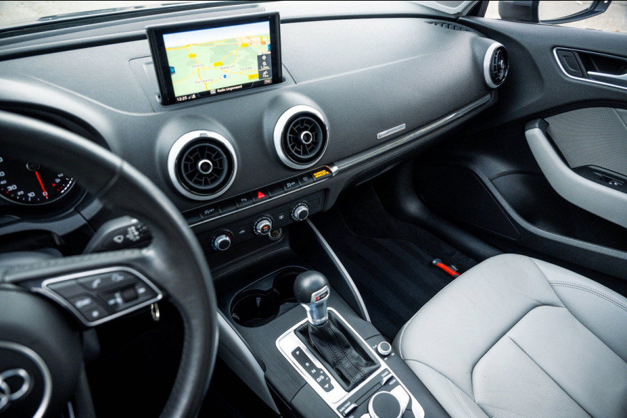 Audi A3 Sportback 35 TFSI Design Pro Line Automaat I Panoramadak I Leder I Adaptieve Cruise I Nanogrijs Metallic I 17 Inch I NAP
