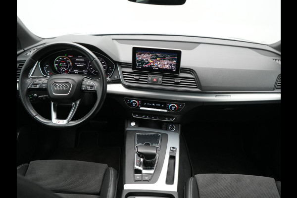 Audi Q5 55 TFSI e Quattro 2x S Line PHEV 367pk Dealer O.H. | SOH 84,8% | Trekhaak Af Fabriek | Luchtvering | Adaptive Cruise | 360 Camera | Head Up | Matrix LED | Alcantara Sportstoelen Memory & Verwarmd | Stuur Verwarmd | Keyless | BLIS | Apple Carp Plug In Hybrid |