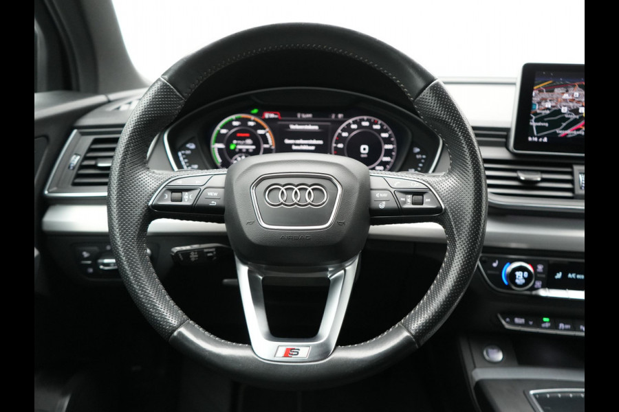 Audi Q5 55 TFSI e Quattro 2x S Line PHEV 367pk Dealer O.H. | SOH 84,8% | Trekhaak Af Fabriek | Luchtvering | Adaptive Cruise | 360 Camera | Head Up | Matrix LED | Alcantara Sportstoelen Memory & Verwarmd | Stuur Verwarmd | Keyless | BLIS | Apple Carp Plug In Hybrid |