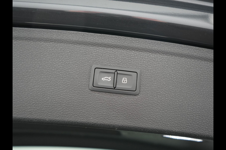 Audi Q5 55 TFSI e Quattro 2x S Line PHEV 367pk Dealer O.H. | SOH 84,8% | Trekhaak Af Fabriek | Luchtvering | Adaptive Cruise | 360 Camera | Head Up | Matrix LED | Alcantara Sportstoelen Memory & Verwarmd | Stuur Verwarmd | Keyless | BLIS | Apple Carp Plug In Hybrid |