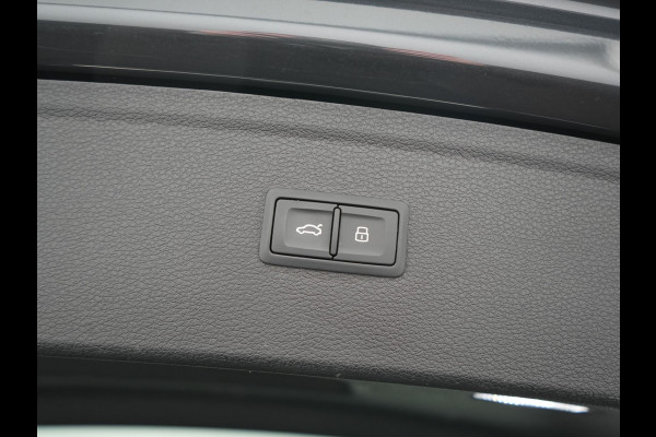 Audi Q5 55 TFSI e Quattro 2x S Line PHEV 367pk Dealer O.H. | SOH 84,8% | Trekhaak Af Fabriek | Luchtvering | Adaptive Cruise | 360 Camera | Head Up | Matrix LED | Alcantara Sportstoelen Memory & Verwarmd | Stuur Verwarmd | Keyless | BLIS | Apple Carp Plug In Hybrid |