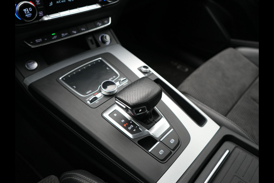 Audi Q5 55 TFSI e Quattro 2x S Line PHEV 367pk Dealer O.H. | SOH 84,8% | Trekhaak Af Fabriek | Luchtvering | Adaptive Cruise | 360 Camera | Head Up | Matrix LED | Alcantara Sportstoelen Memory & Verwarmd | Stuur Verwarmd | Keyless | BLIS | Apple Carp Plug In Hybrid |