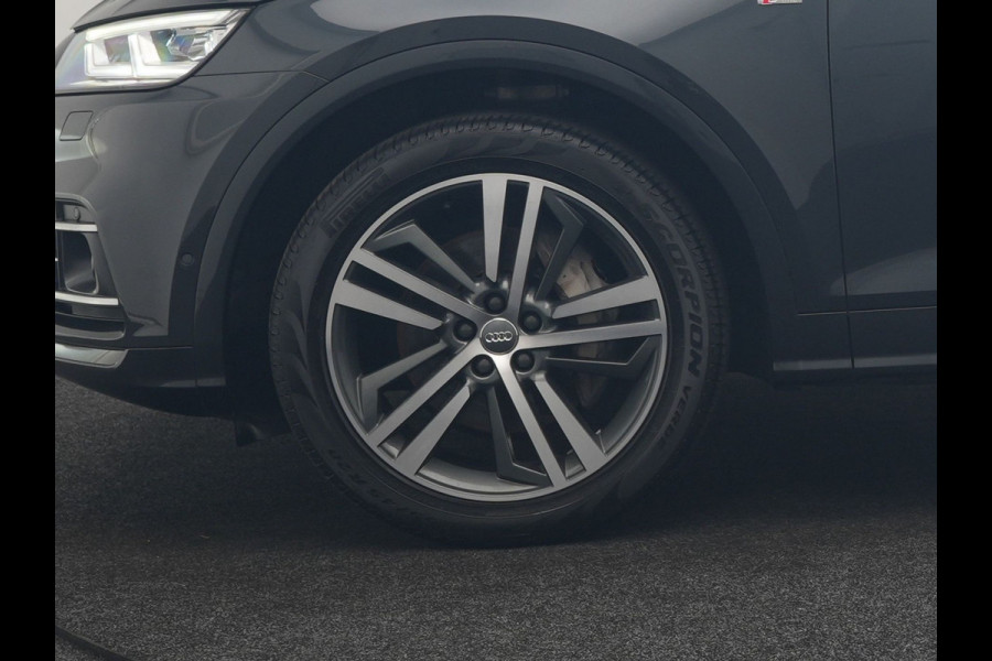 Audi Q5 55 TFSI e Quattro 2x S Line PHEV 367pk Dealer O.H. | SOH 84,8% | Trekhaak Af Fabriek | Luchtvering | Adaptive Cruise | 360 Camera | Head Up | Matrix LED | Alcantara Sportstoelen Memory & Verwarmd | Stuur Verwarmd | Keyless | BLIS | Apple Carp Plug In Hybrid |