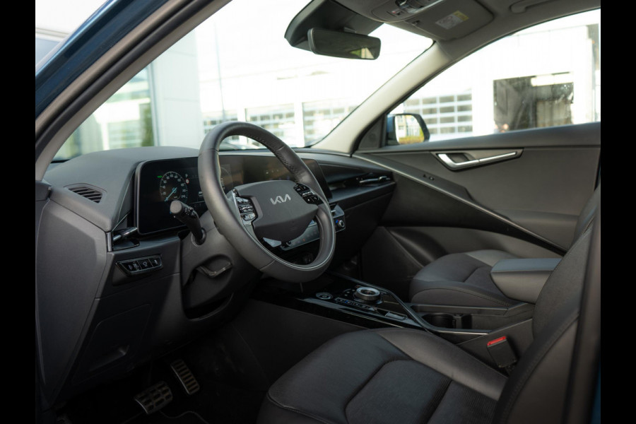 Kia Niro EV ExecutiveLine 64.8 kWh |Trekhaak | Stoelventilatie | Stuur-/stoelverwarming | Schuif-/kanteldak | Harman/Kardon | Elektrisch verstelbare stoelen | PDC voor & achter |