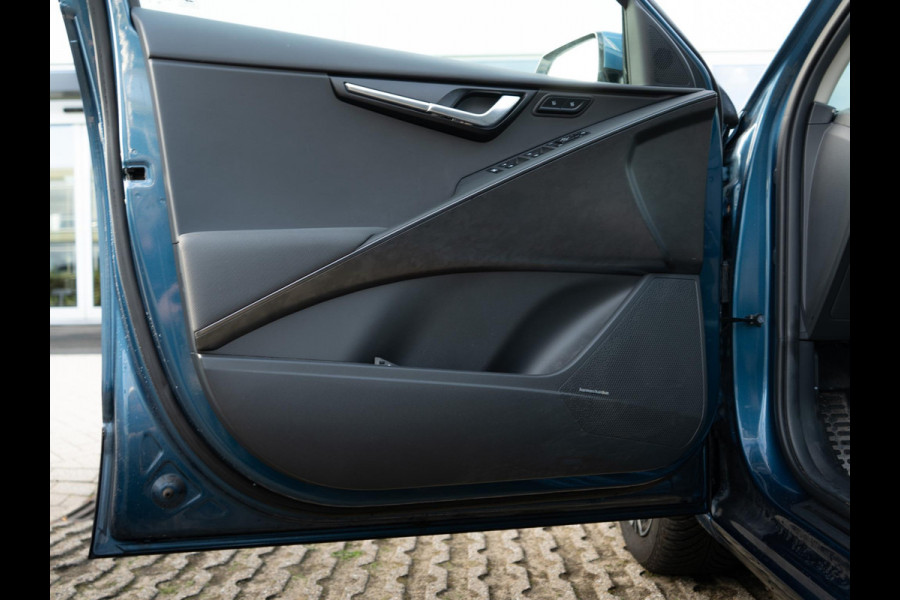 Kia Niro EV ExecutiveLine 64.8 kWh |Trekhaak | Stoelventilatie | Stuur-/stoelverwarming | Schuif-/kanteldak | Harman/Kardon | Elektrisch verstelbare stoelen | PDC voor & achter |