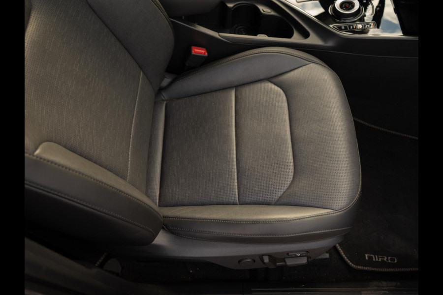 Kia Niro EV ExecutiveLine 64.8 kWh |Trekhaak | Stoelventilatie | Stuur-/stoelverwarming | Schuif-/kanteldak | Harman/Kardon | Elektrisch verstelbare stoelen | PDC voor & achter |
