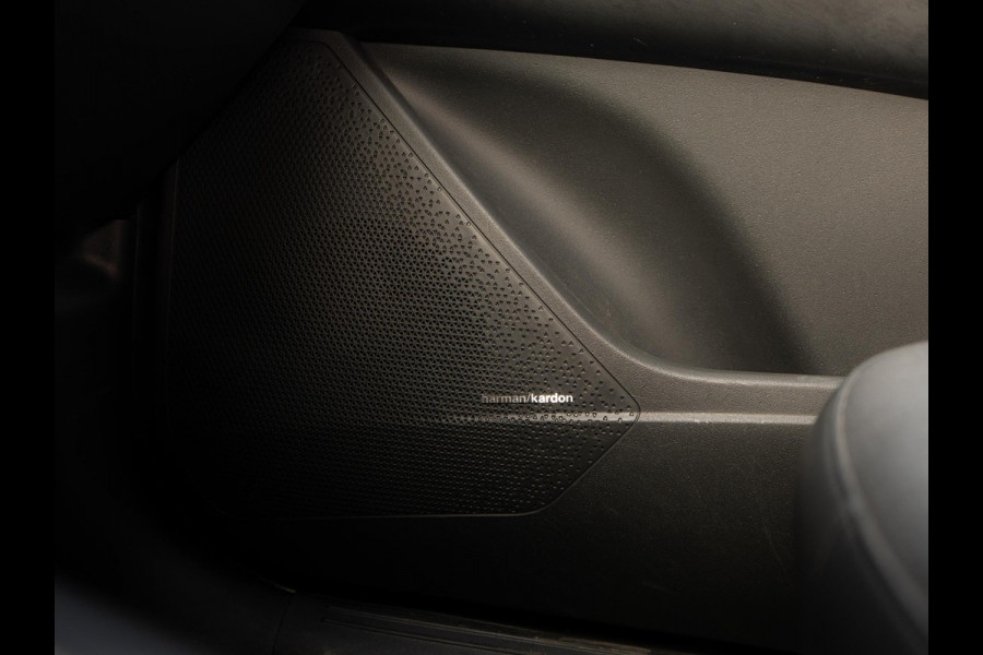 Kia Niro EV ExecutiveLine 64.8 kWh |Trekhaak | Stoelventilatie | Stuur-/stoelverwarming | Schuif-/kanteldak | Harman/Kardon | Elektrisch verstelbare stoelen | PDC voor & achter |