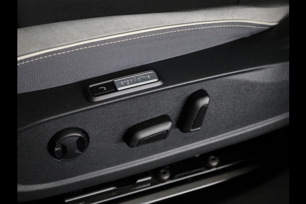 Volkswagen ID.3 First Max 58 kWh 204 pk | SOH 93.02%| Navigatie | Panoramadak | Parkeersensoren | Achteruitrijcamera | Adaptieve cruise control | Head up display  | Apple carplay / Android auto | Keyless | LED koplampen |